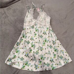 Victoria’s Secret night slip